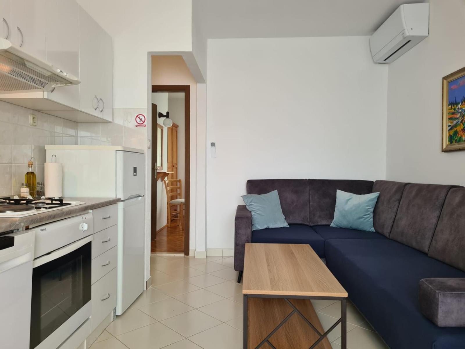 Apartments Jelena Supetar - Four Apartments - A Small House With A Private Yard - Two-Room Apartment With A Sea View - Studio Apartment - Two-Room Apartment With Garden View- Free Parking エクステリア 写真