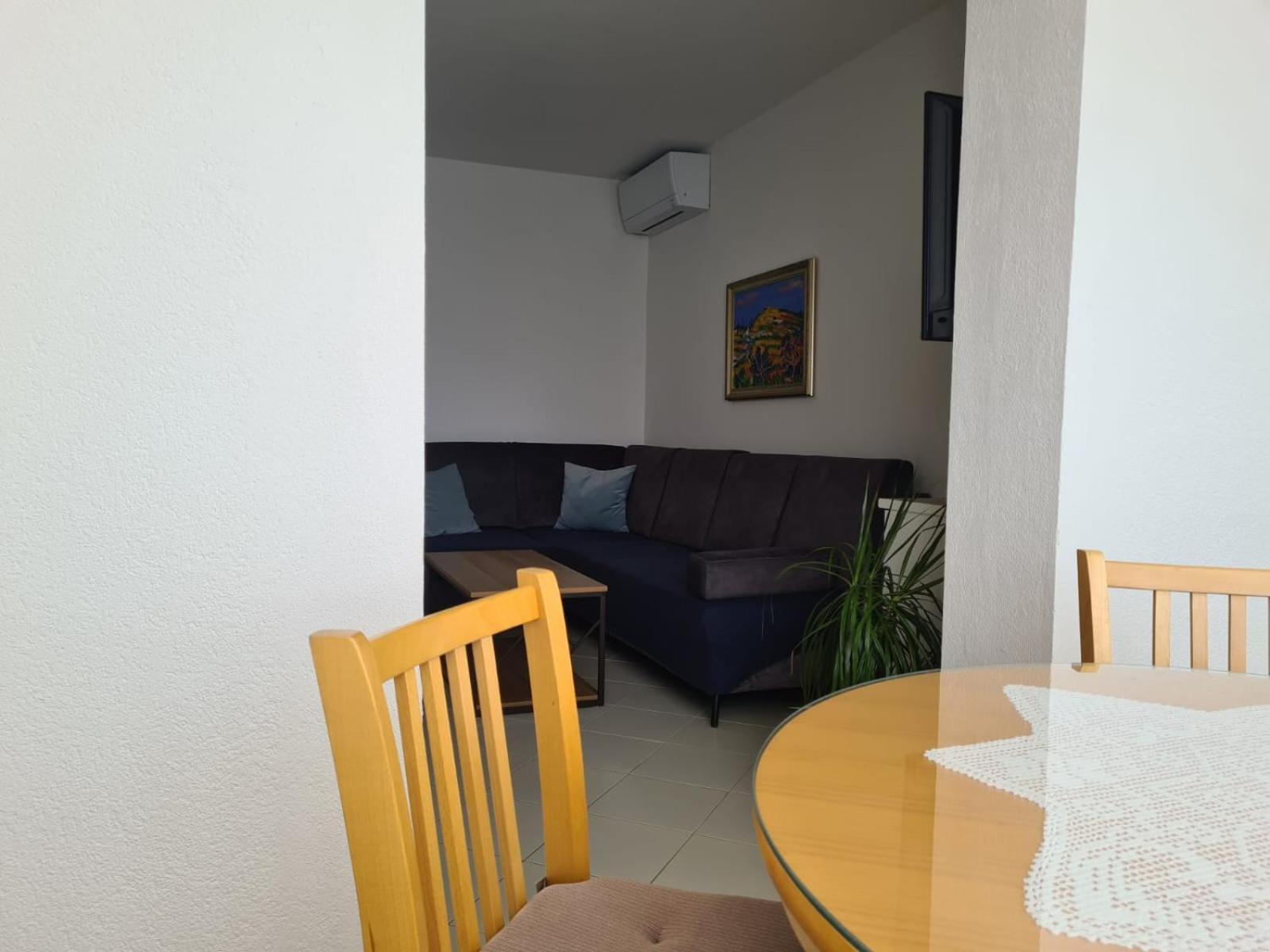 Apartments Jelena Supetar - Four Apartments - A Small House With A Private Yard - Two-Room Apartment With A Sea View - Studio Apartment - Two-Room Apartment With Garden View- Free Parking エクステリア 写真