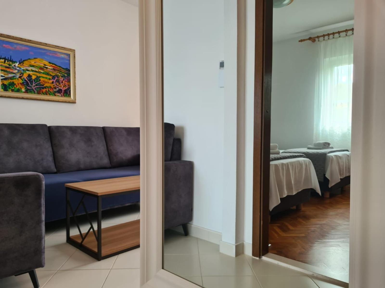 Apartments Jelena Supetar - Four Apartments - A Small House With A Private Yard - Two-Room Apartment With A Sea View - Studio Apartment - Two-Room Apartment With Garden View- Free Parking エクステリア 写真