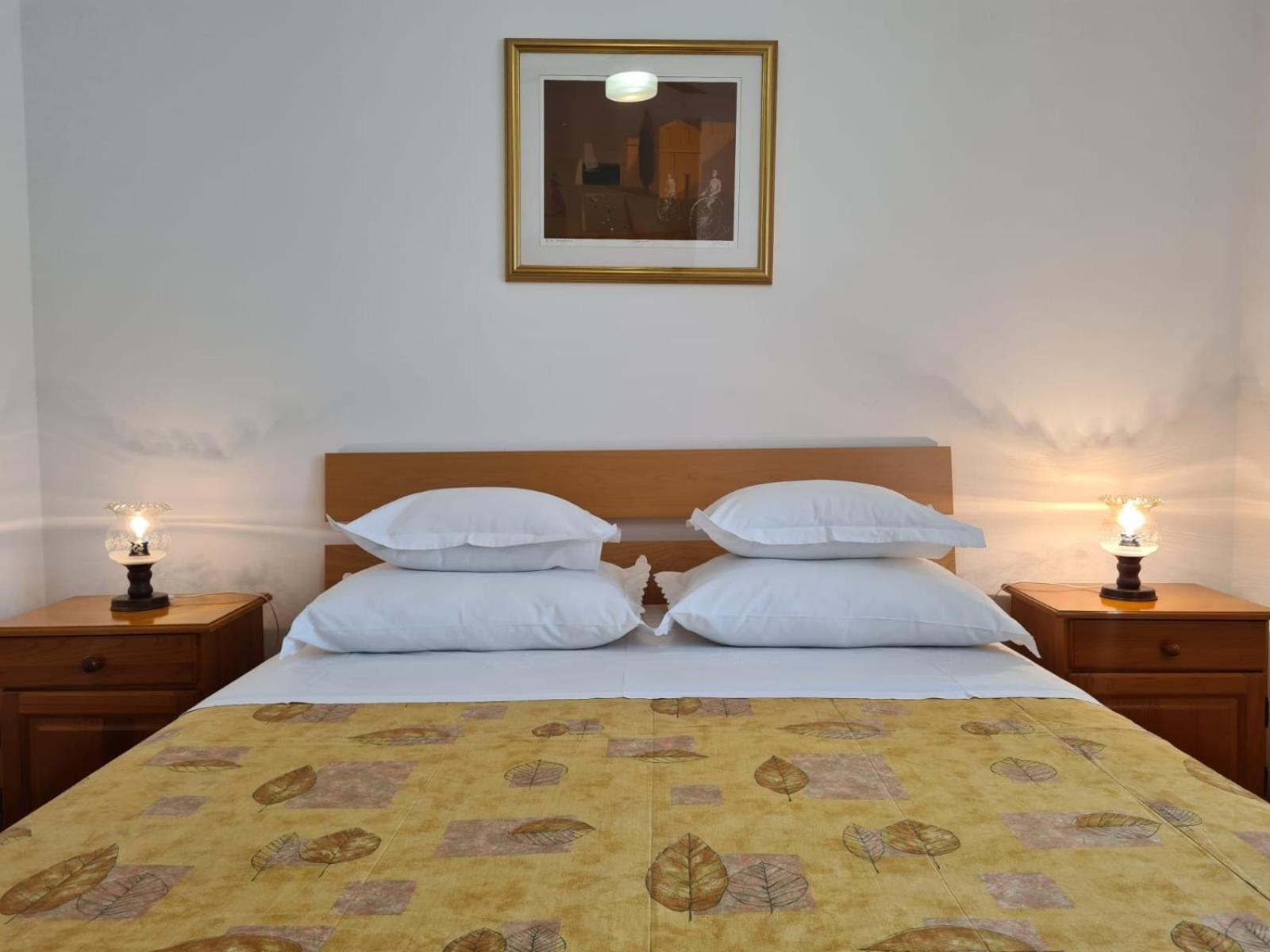Apartments Jelena Supetar - Four Apartments - A Small House With A Private Yard - Two-Room Apartment With A Sea View - Studio Apartment - Two-Room Apartment With Garden View- Free Parking エクステリア 写真