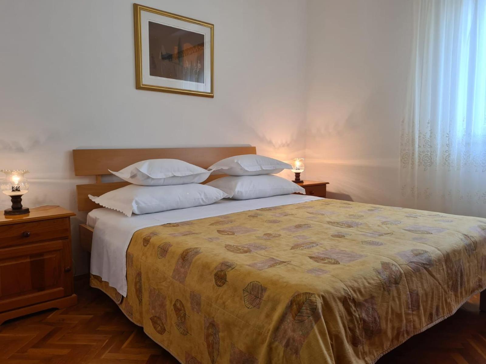 Apartments Jelena Supetar - Four Apartments - A Small House With A Private Yard - Two-Room Apartment With A Sea View - Studio Apartment - Two-Room Apartment With Garden View- Free Parking エクステリア 写真
