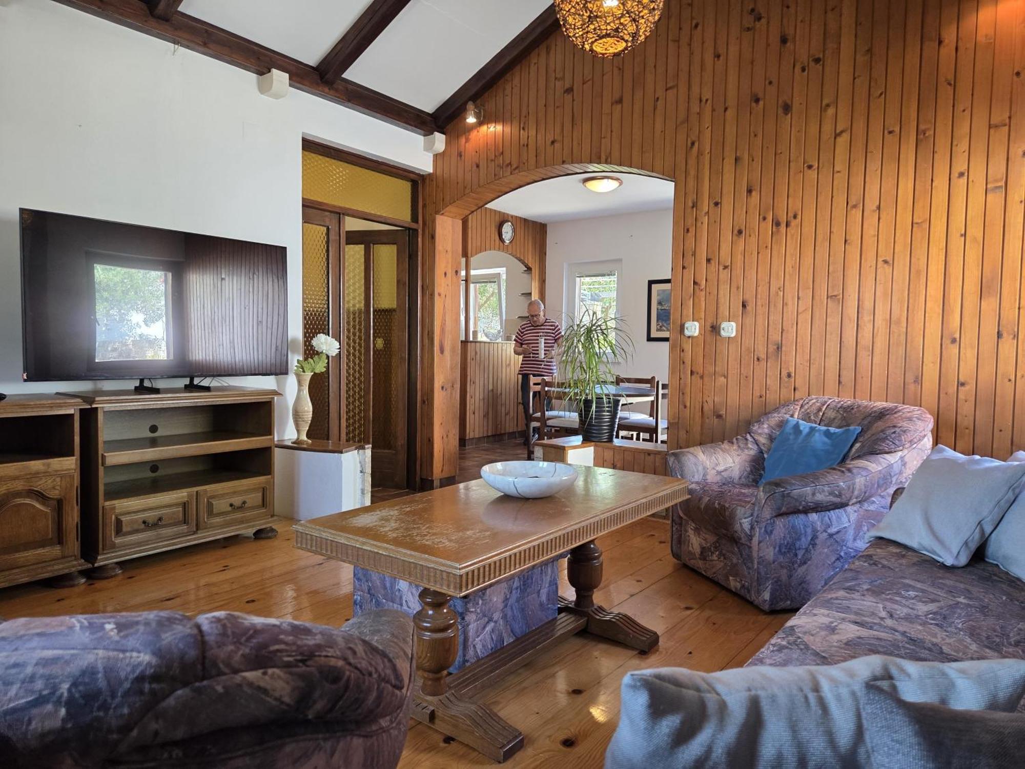 Apartments Jelena Supetar - Four Apartments - A Small House With A Private Yard - Two-Room Apartment With A Sea View - Studio Apartment - Two-Room Apartment With Garden View- Free Parking エクステリア 写真