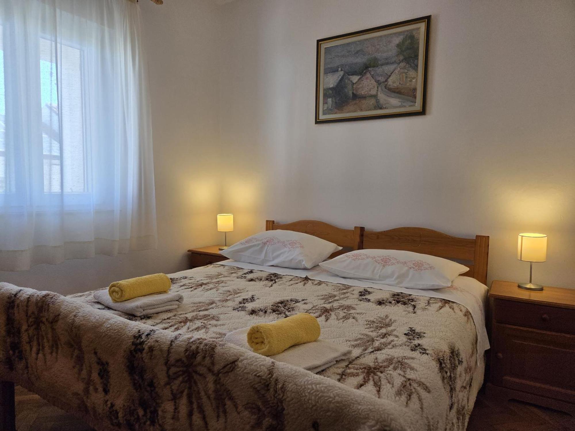 Apartments Jelena Supetar - Four Apartments - A Small House With A Private Yard - Two-Room Apartment With A Sea View - Studio Apartment - Two-Room Apartment With Garden View- Free Parking エクステリア 写真