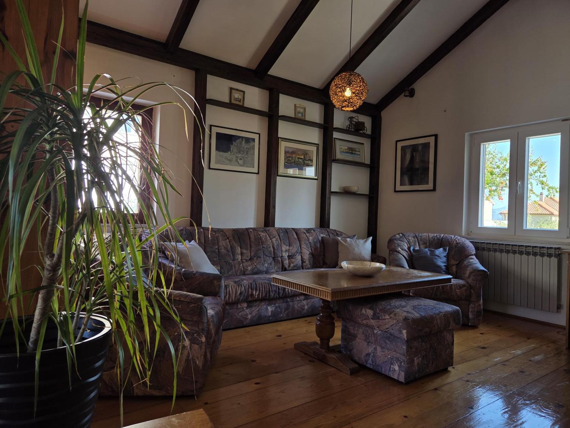 Apartments Jelena Supetar - Four Apartments - A Small House With A Private Yard - Two-Room Apartment With A Sea View - Studio Apartment - Two-Room Apartment With Garden View- Free Parking エクステリア 写真