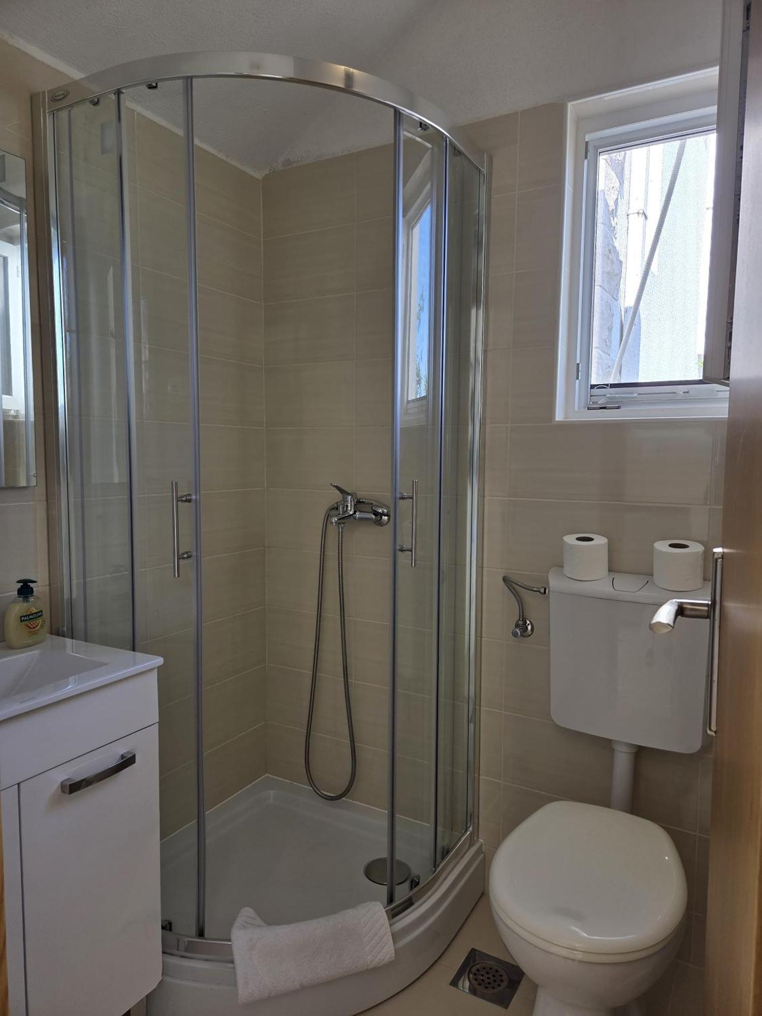 Apartments Jelena Supetar - Four Apartments - A Small House With A Private Yard - Two-Room Apartment With A Sea View - Studio Apartment - Two-Room Apartment With Garden View- Free Parking エクステリア 写真